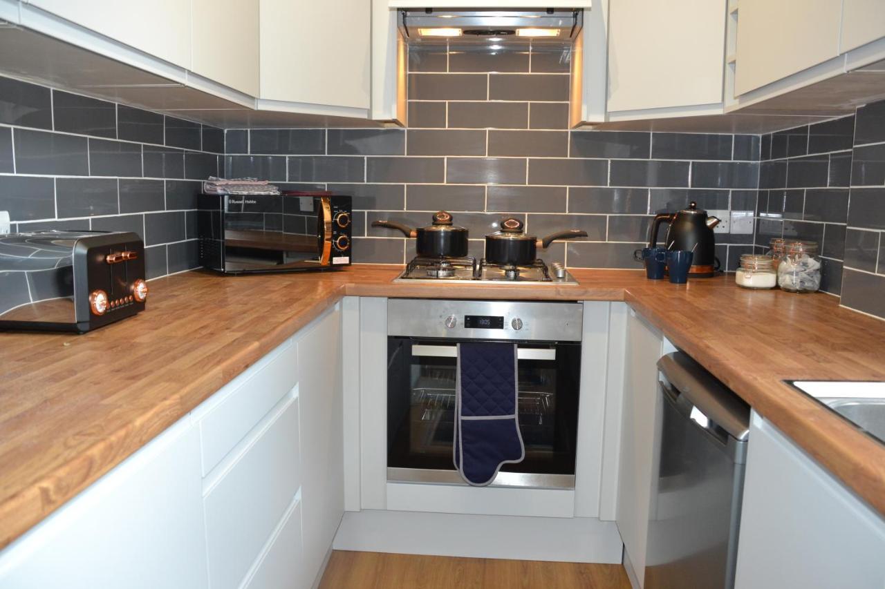 Mayflower 2 Bed Boutique Apartment - Stayseekers Salisbury Bagian luar foto